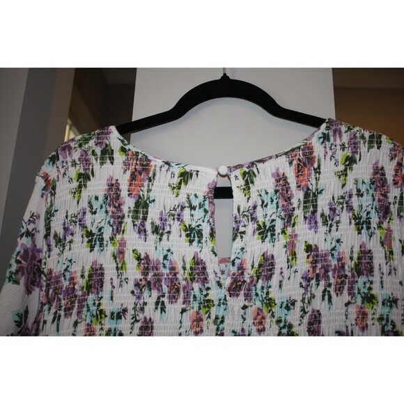 Torrid Smocked Bodice Top with tiered Bottom Ivory Floral Sz 4 - Picture 5 of 6